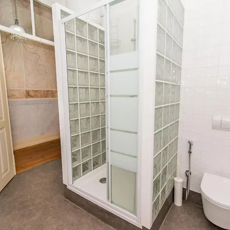 Yin House By Algartur Daire