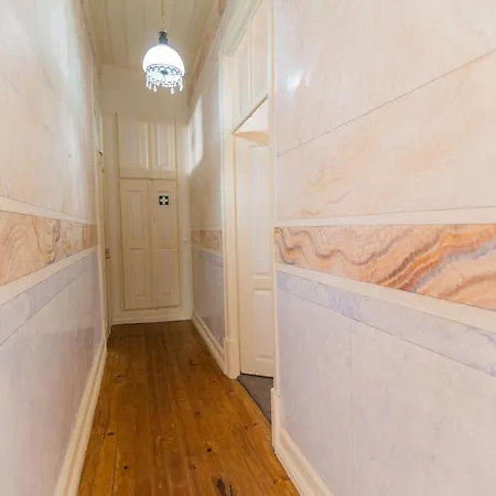 Yin House By Algartur Daire